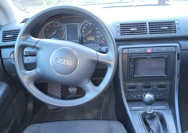 Audi A4 cena 9990 przebieg: 221000, rok produkcji 2004 z Boguszów-Gorce małe 106